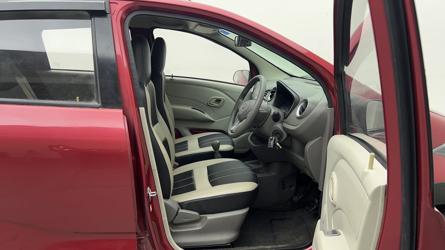 Used 2017 Datsun Redi-GO T (O) Petrol Manual interior RIGHT SIDE FRONT DOOR CABIN VIEW