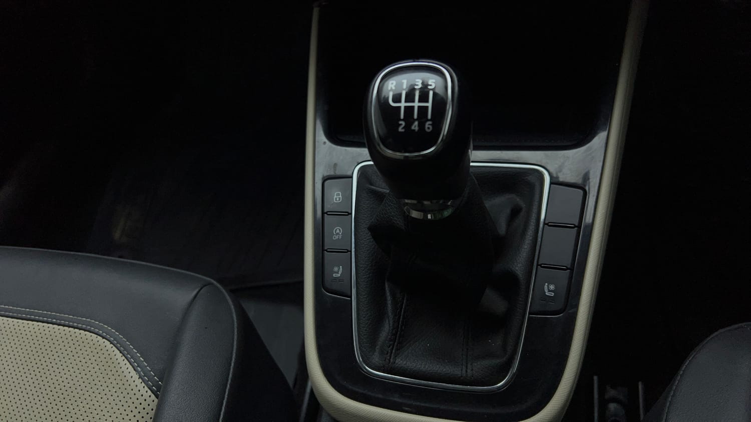 2022 Skoda Slavia Style 1.5L TSI MT-42