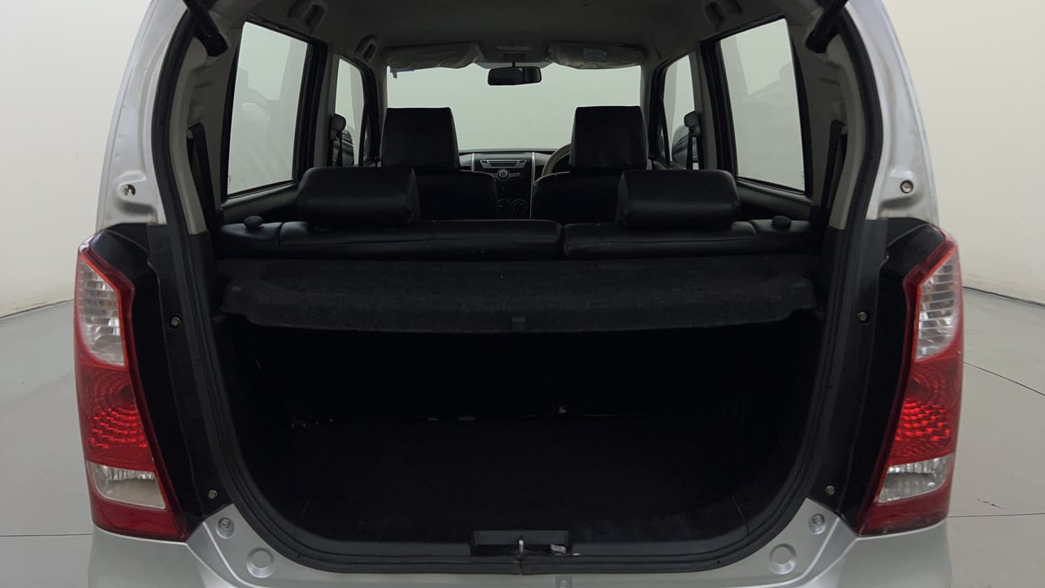 Used 2013 Maruti Suzuki Wagon R 1.0 VXi Petrol Manual interior DICKY INSIDE VIEW