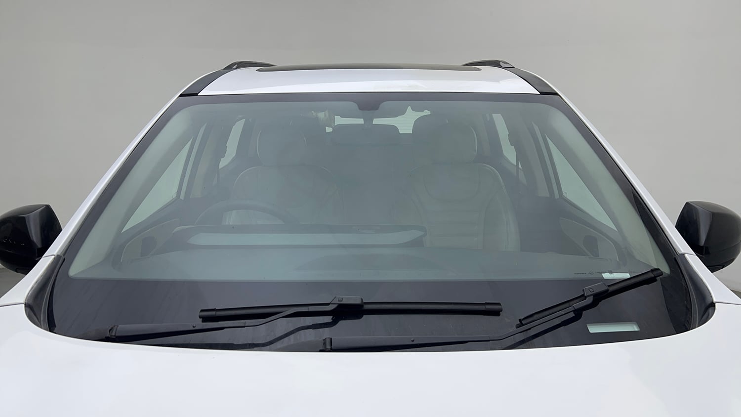 Used 2022 Mahindra XUV700 AX 5 Petrol MT 5 STR Petrol Manual exterior FRONT WINDSHIELD VIEW