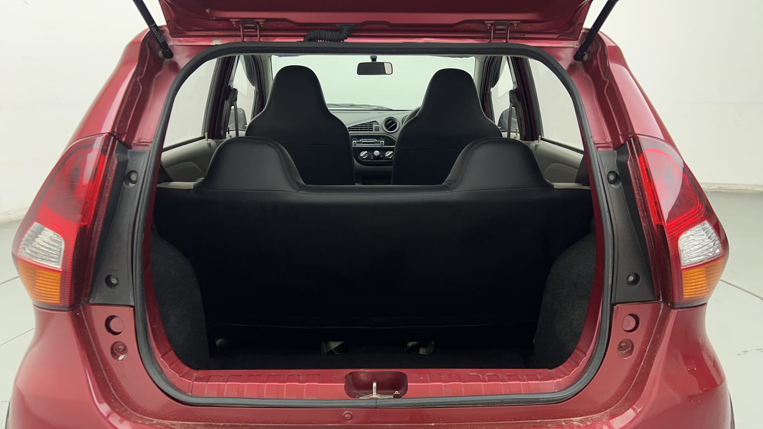 Used 2017 Datsun Redi-GO T (O) Petrol Manual interior DICKY INSIDE VIEW