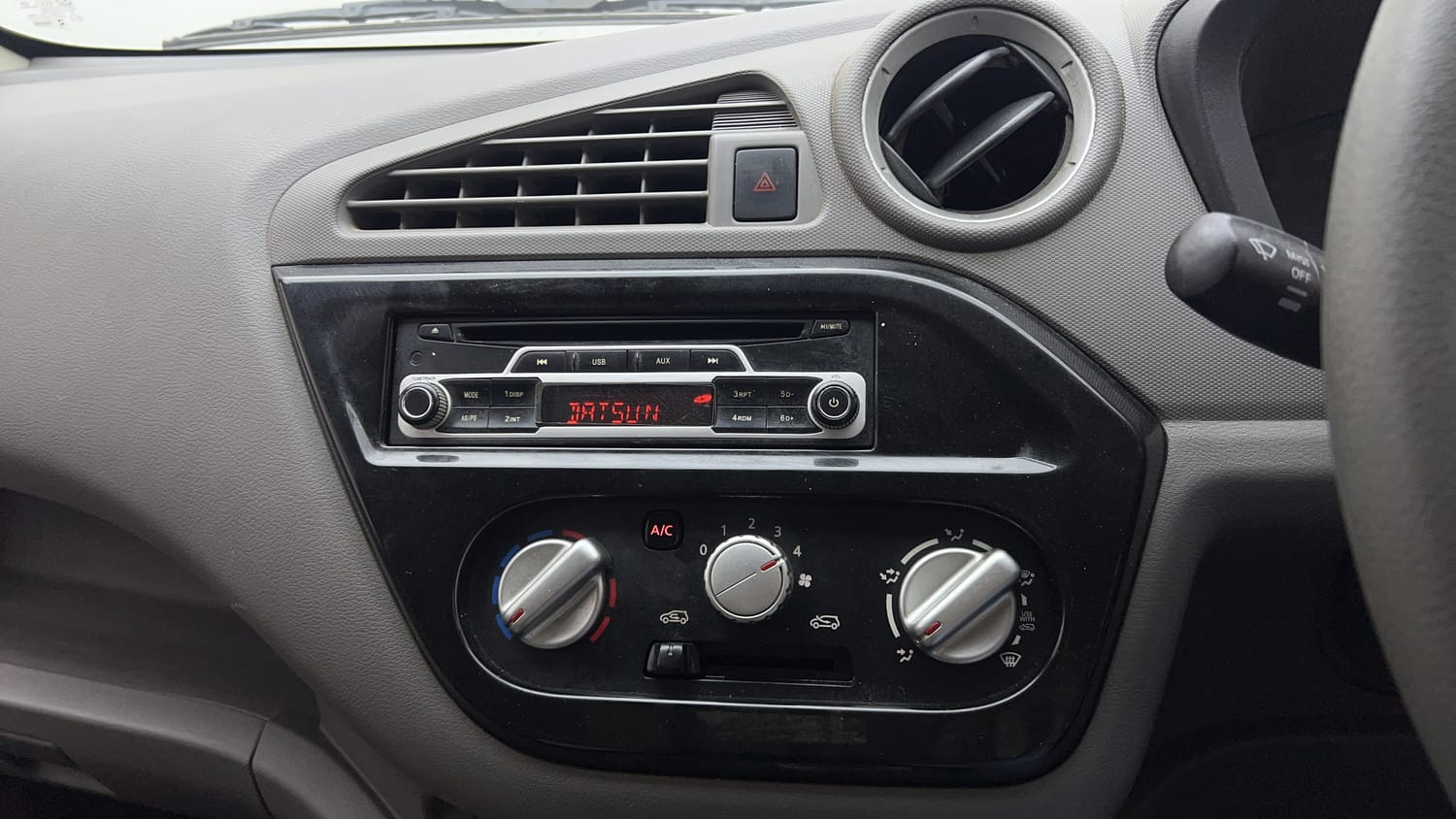 Used 2017 Datsun Redi-GO T (O) Petrol Manual top_features Integrated (in-dash) music system