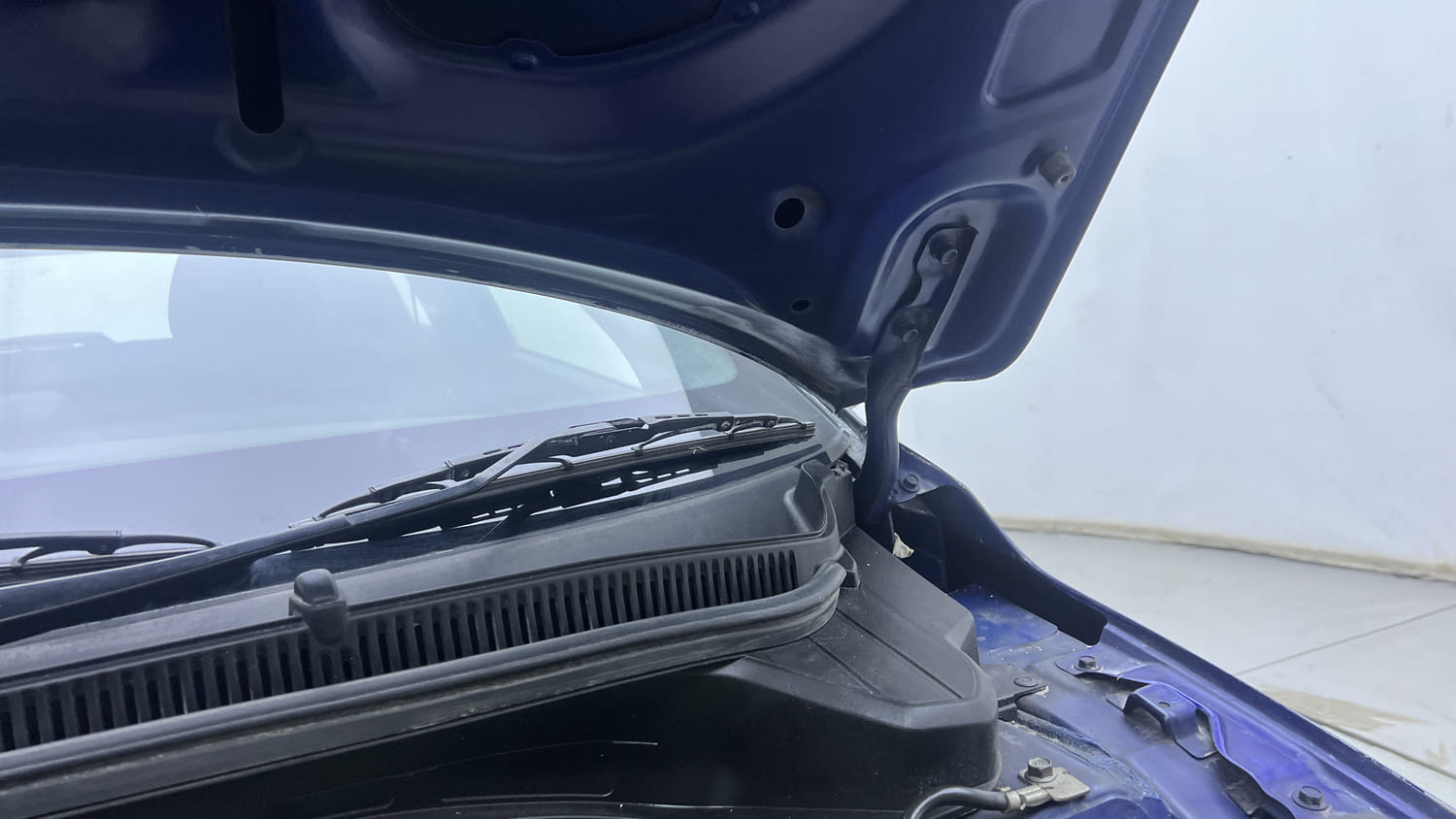 Used 2022 Hyundai i20 N Line N8 1.0 Turbo DCT Dual Tone Petrol Automatic engine ENGINE LEFT SIDE HINGE & APRON VIEW