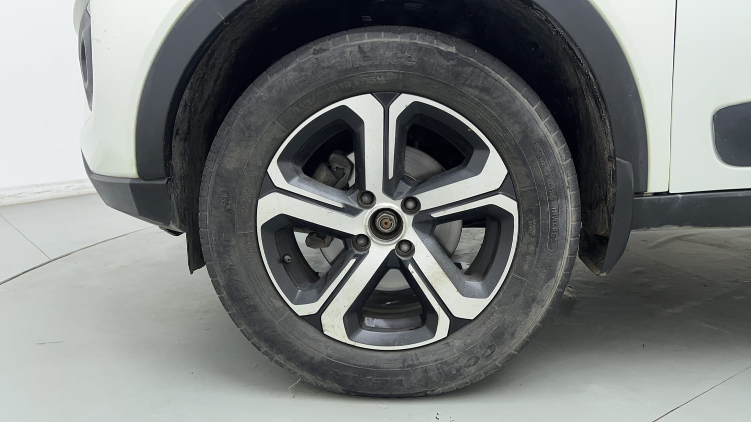 Used 2022 Tata Nexon XZ Plus Diesel (S) Diesel Manual tyres LEFT FRONT TYRE RIM VIEW