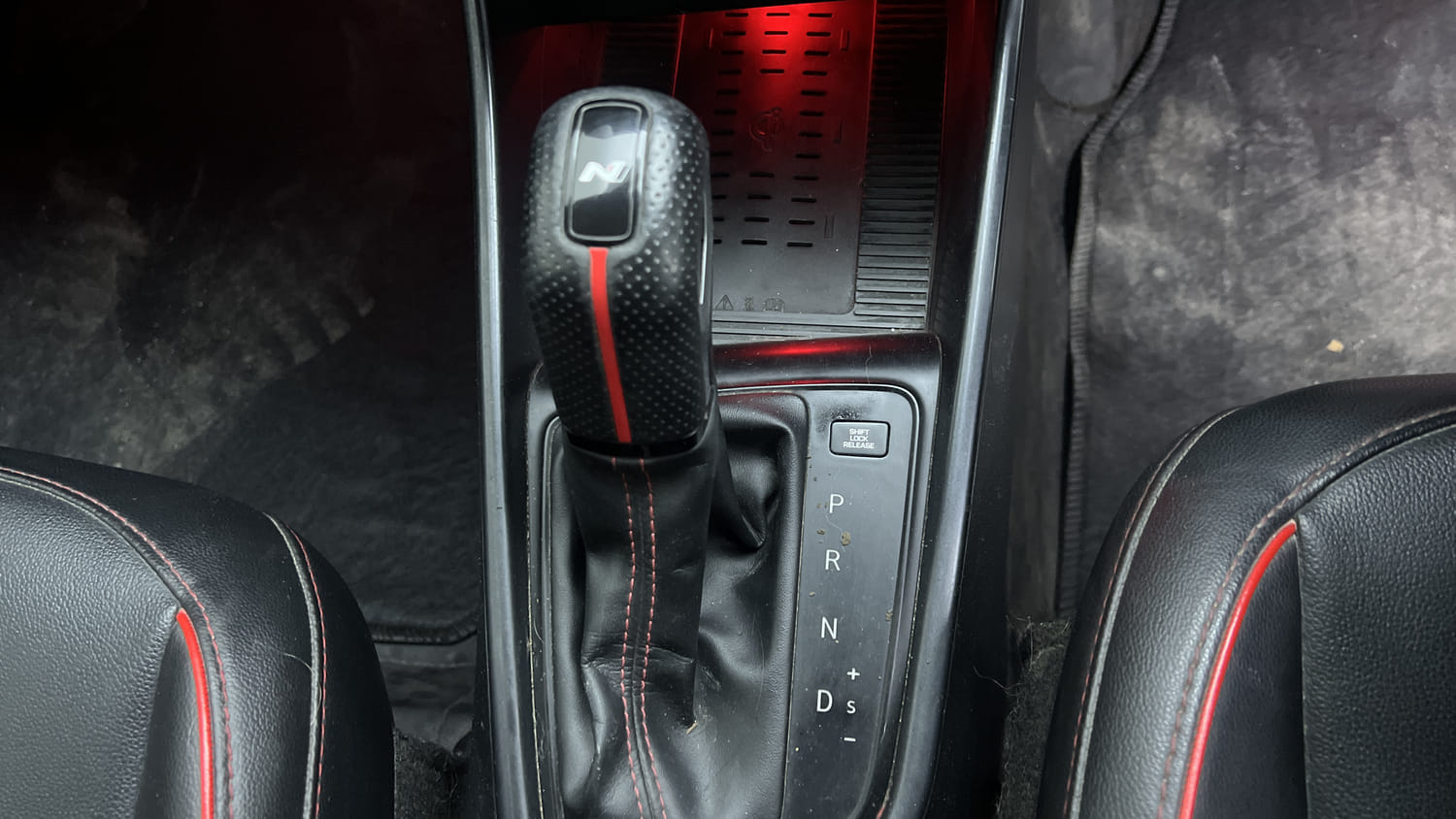 Used 2022 Hyundai i20 N Line N8 1.0 Turbo DCT Dual Tone Petrol Automatic interior GEAR  KNOB VIEW