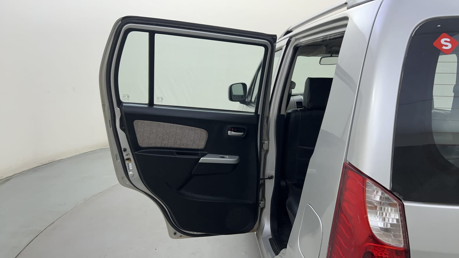 Used 2013 Maruti Suzuki Wagon R 1.0 VXi Petrol Manual interior LEFT REAR DOOR OPEN VIEW