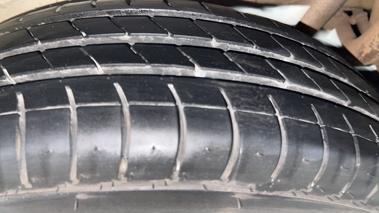 Used 2013 Maruti Suzuki Wagon R 1.0 VXi Petrol Manual tyres LEFT REAR TYRE TREAD VIEW