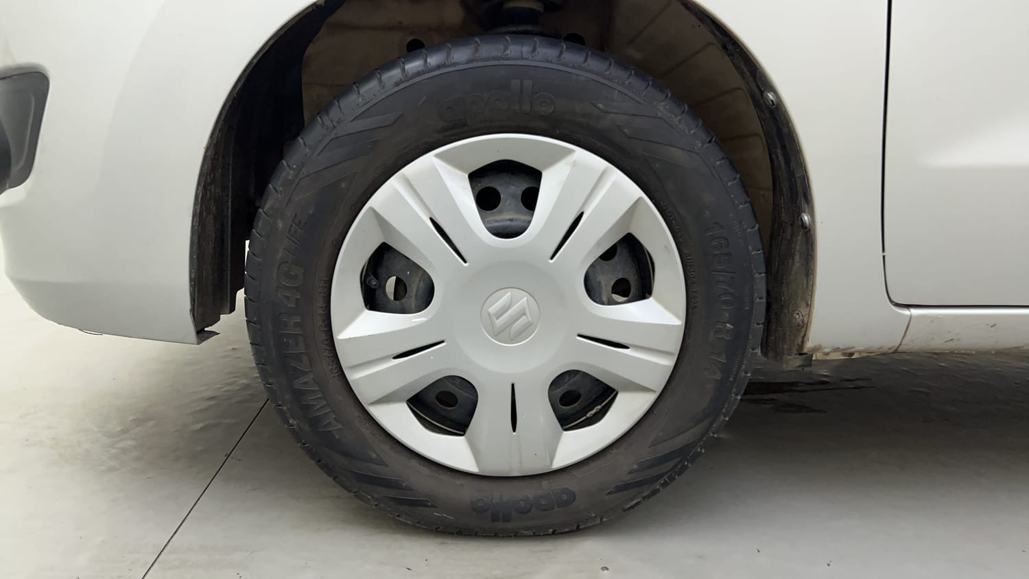 Used 2013 Maruti Suzuki Wagon R 1.0 VXi Petrol Manual tyres LEFT FRONT TYRE RIM VIEW