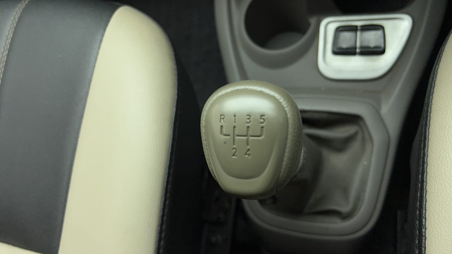 Used 2017 Datsun Redi-GO T (O) Petrol Manual interior GEAR  KNOB VIEW