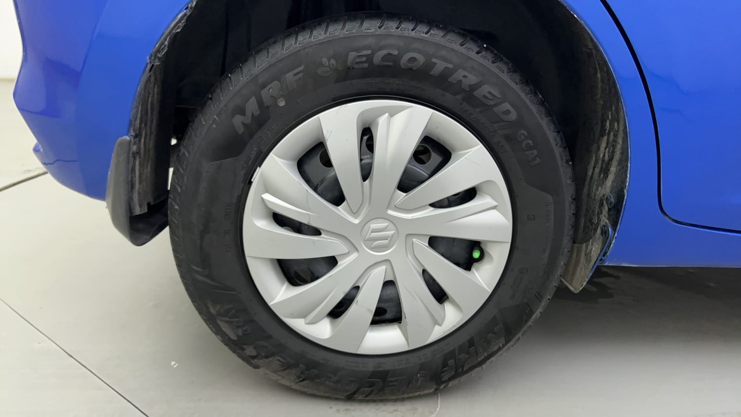 Used 2024 Maruti Suzuki Swift VXi (O) Petrol Manual tyres RIGHT REAR TYRE RIM VIEW