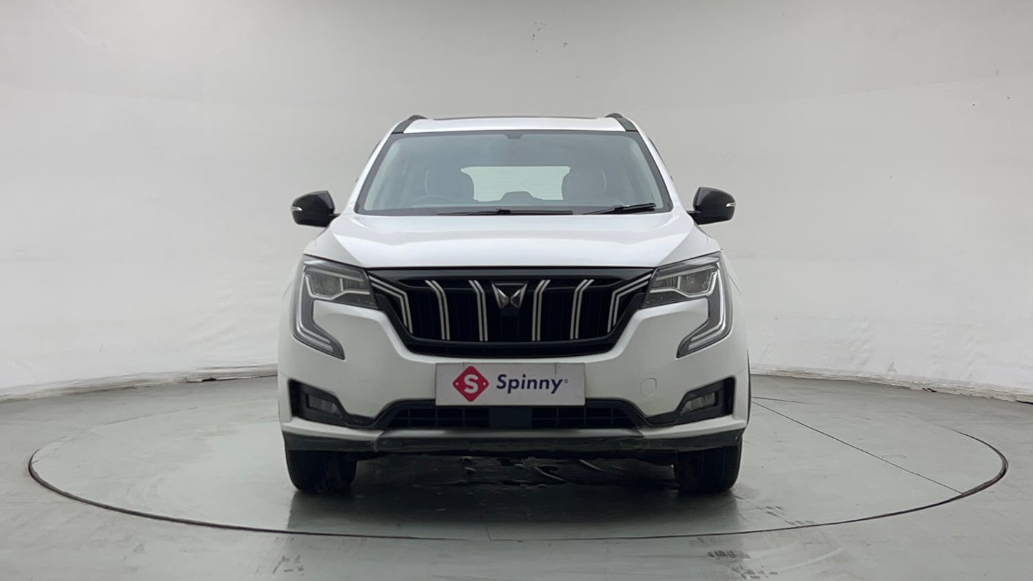Used 2022 Mahindra XUV700 AX 5 Petrol MT 5 STR Petrol Manual exterior FRONT VIEW