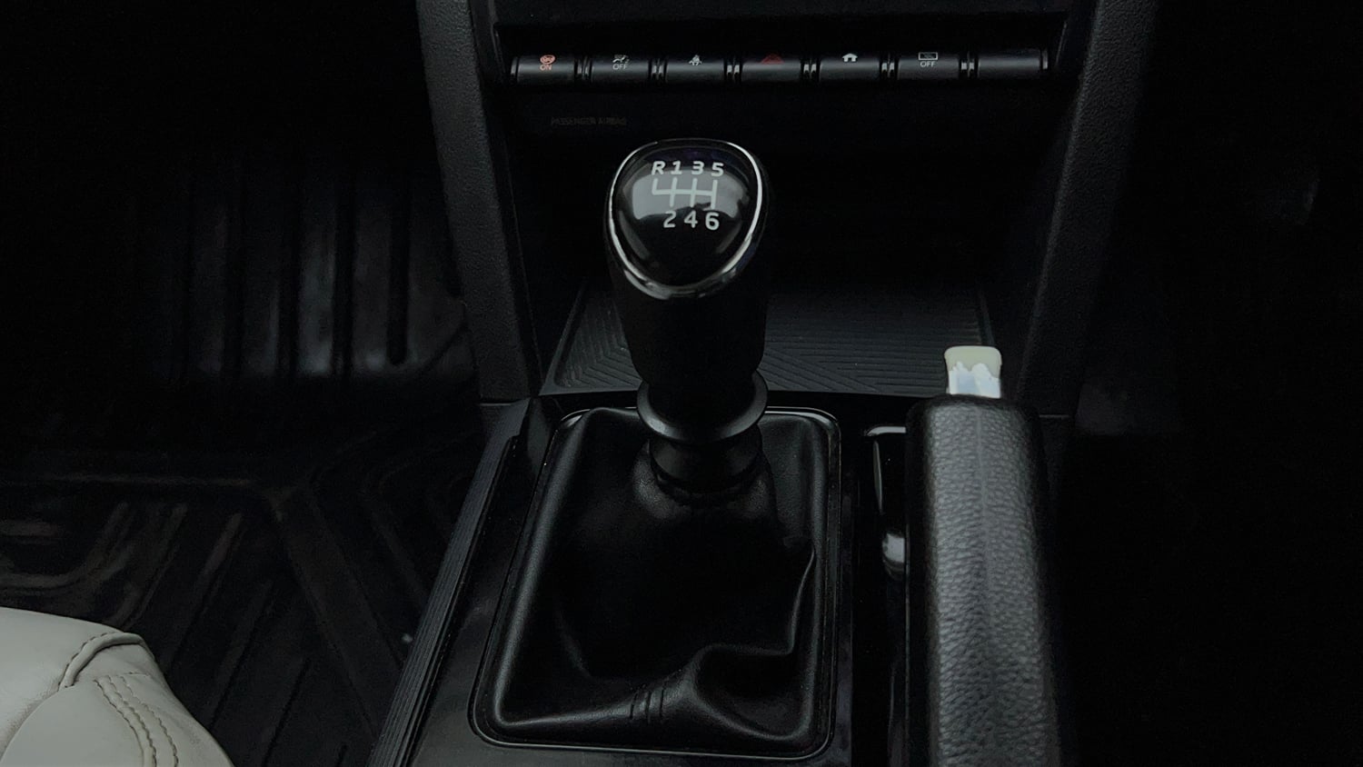Used 2022 Mahindra XUV700 AX 5 Petrol MT 5 STR Petrol Manual interior GEAR  KNOB VIEW