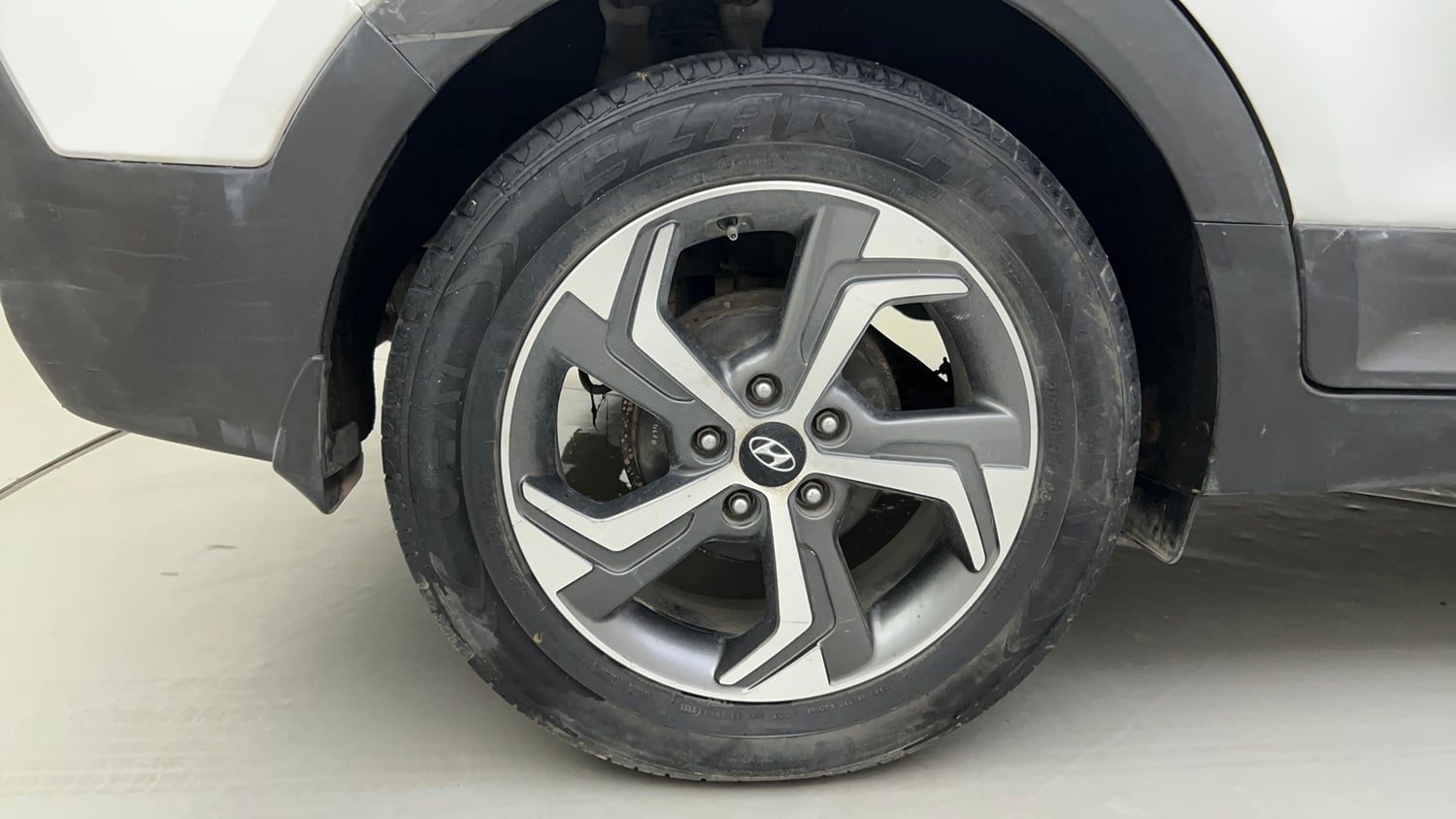Used 2019 Hyundai Creta SX 1.6 AT CRDi Diesel Automatic tyres RIGHT REAR TYRE RIM VIEW