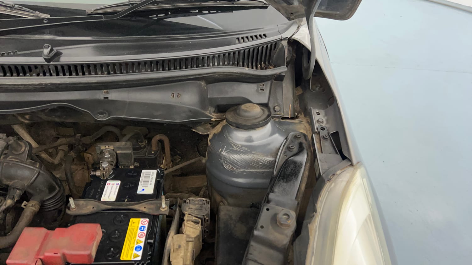 Used 2015 Maruti Suzuki Swift VXi Petrol Manual engine ENGINE LEFT SIDE HINGE & APRON VIEW