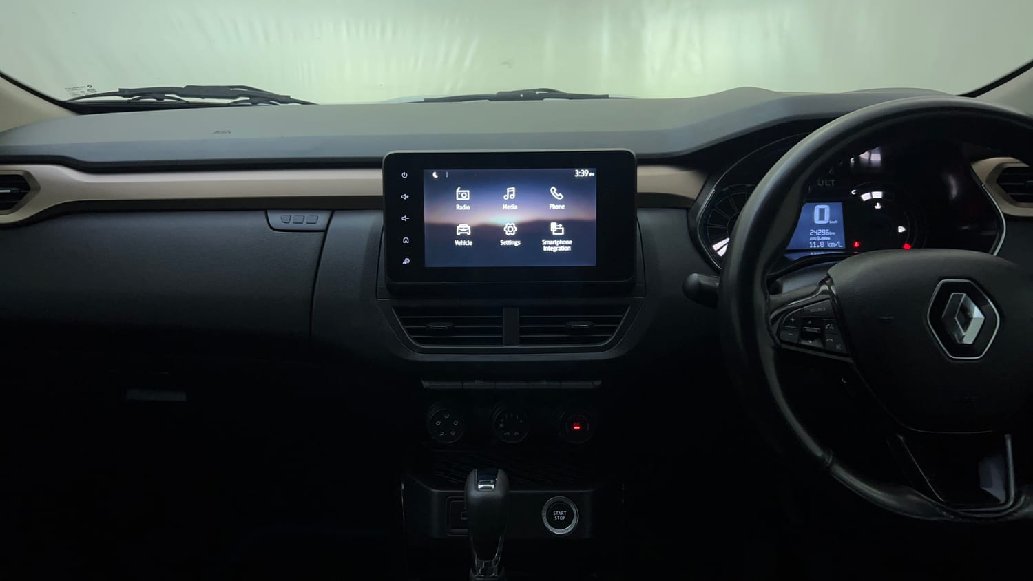 Used 2022 Renault Kiger RXT (O) Turbo CVT Dual Tone Petrol Automatic interior MUSIC SYSTEM & AC CONTROL VIEW