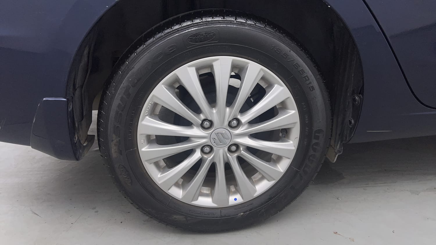 Used 2024 Maruti Suzuki Ciaz Zeta 1.5 AT Petrol Automatic tyres RIGHT REAR TYRE RIM VIEW