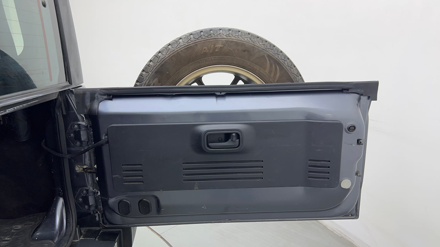 Used 2022 mahindra Thar LX Hard Top Petrol AT 4WD Petrol Automatic interior DICKY DOOR OPEN VIEW