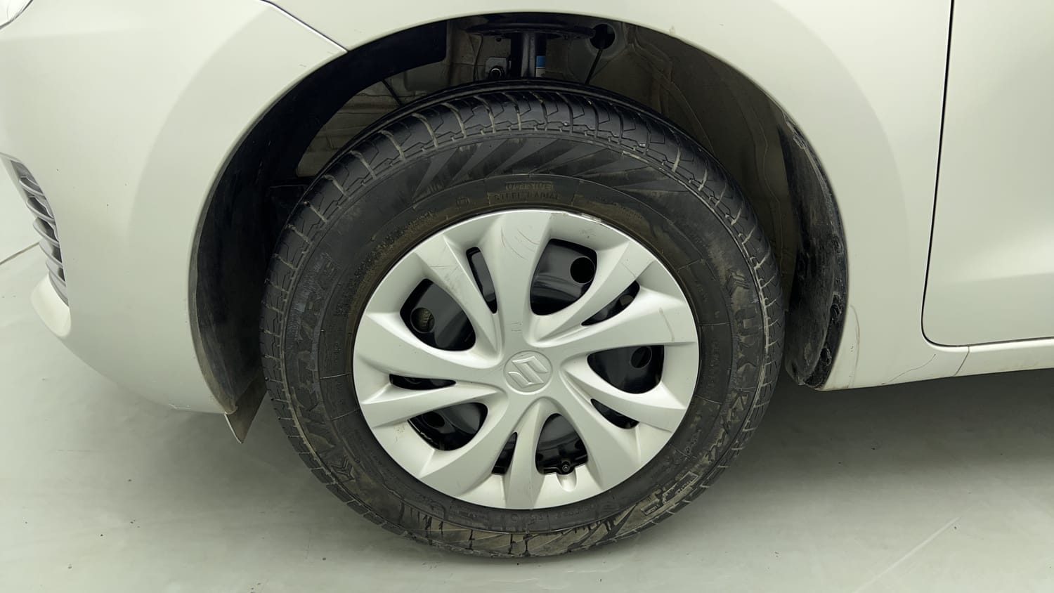 Used 2023 Maruti Suzuki Swift VXi Petrol Manual tyres LEFT FRONT TYRE RIM VIEW