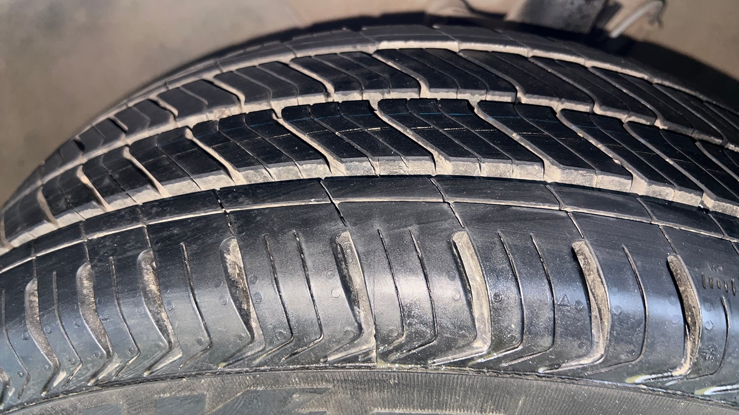 Used 2019 Hyundai Elite i20 Asta 1.2 Petrol Manual tyres LEFT FRONT TYRE TREAD VIEW
