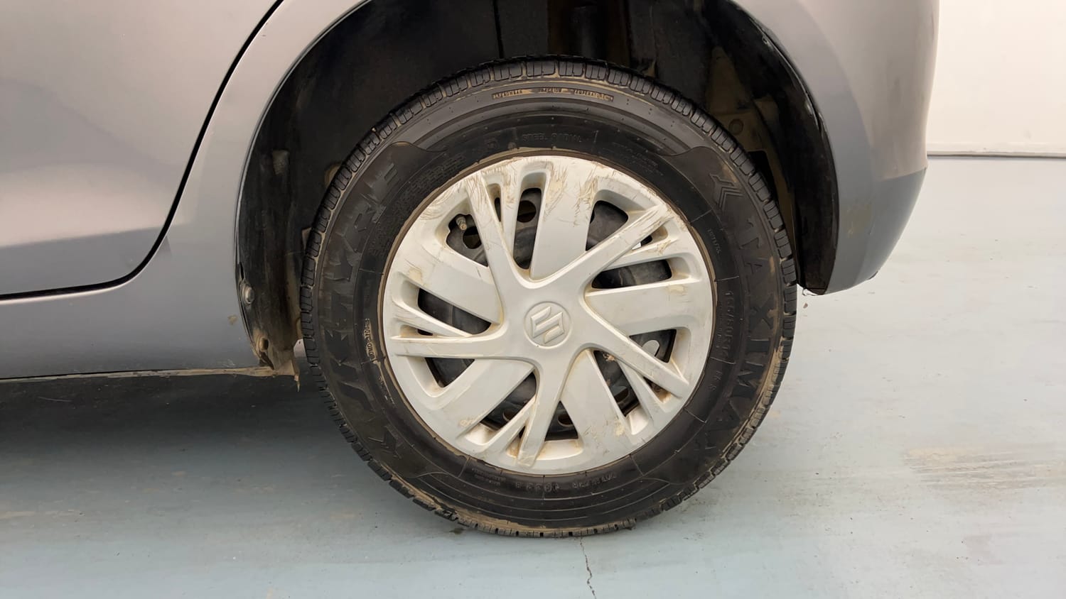 Used 2015 Maruti Suzuki Swift VXi Petrol Manual tyres LEFT REAR TYRE RIM VIEW