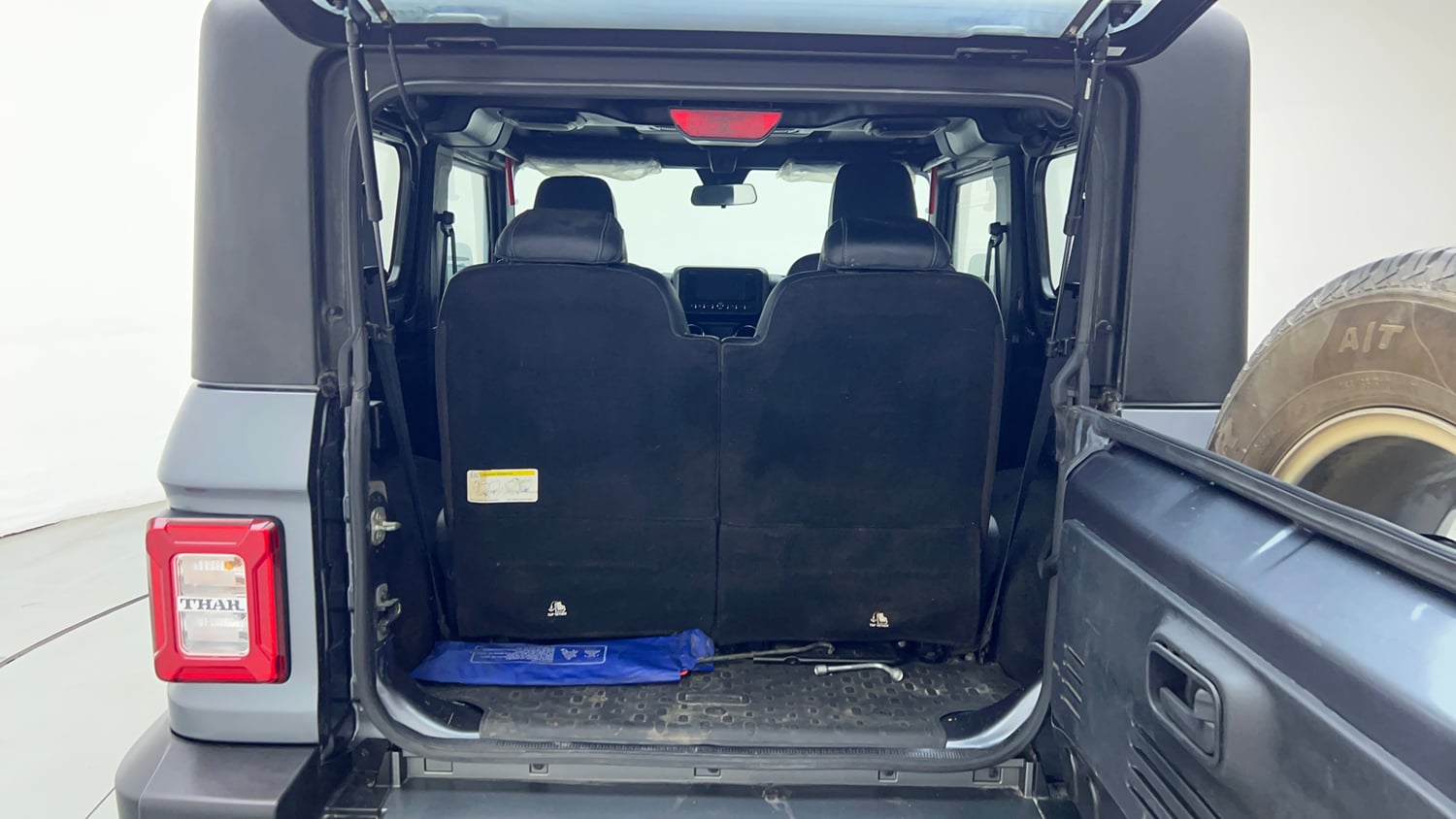 Used 2022 mahindra Thar LX Hard Top Petrol AT 4WD Petrol Automatic interior DICKY INSIDE VIEW