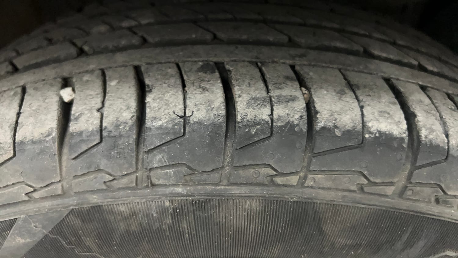 Used 2025 Hyundai Creta 1.5 MPi Petrol IVT SX(O) Knight Edition Petrol Automatic tyres RIGHT FRONT TYRE TREAD VIEW