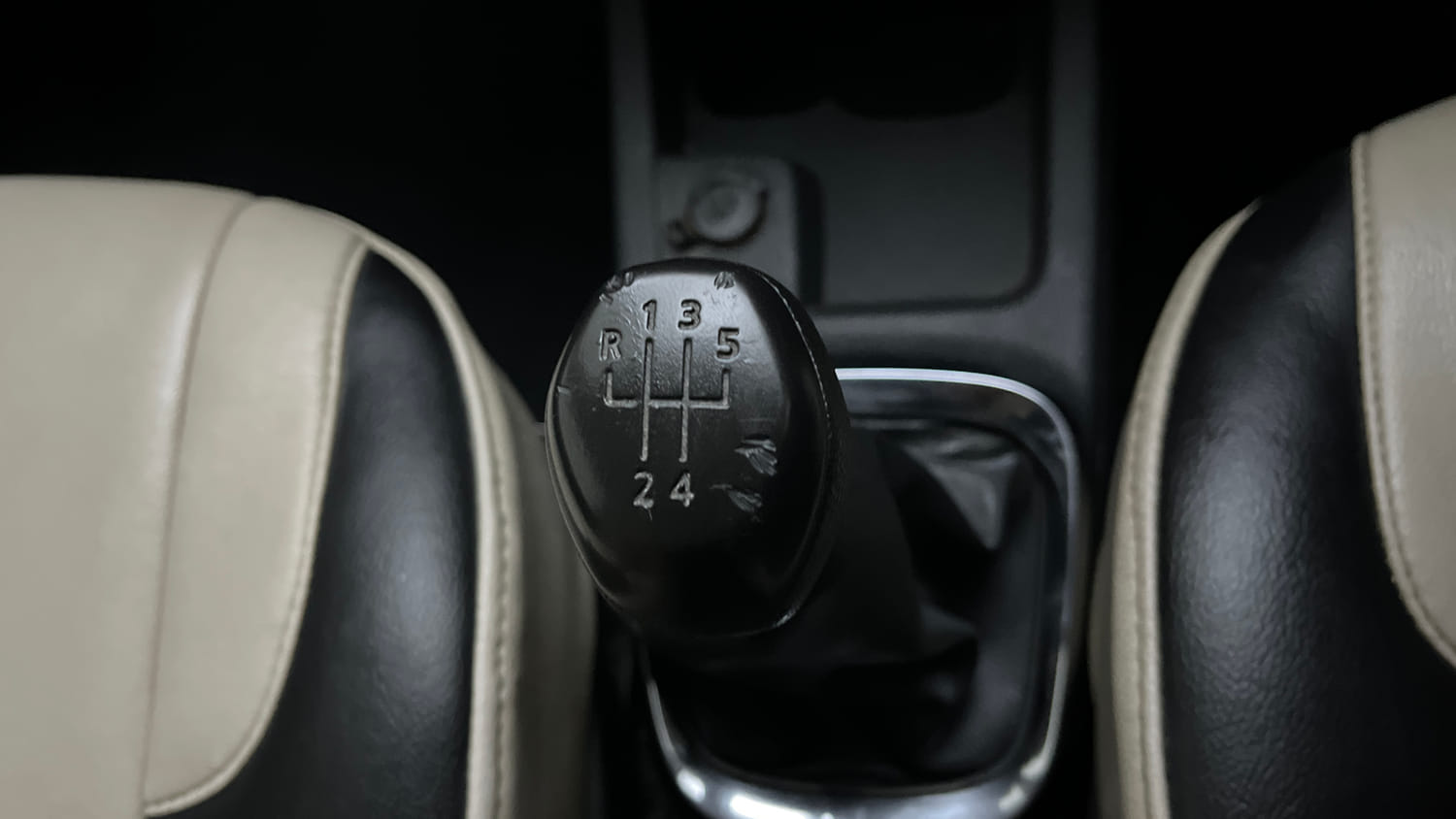 Used 2016 Renault Kwid RXT Petrol Manual interior GEAR  KNOB VIEW