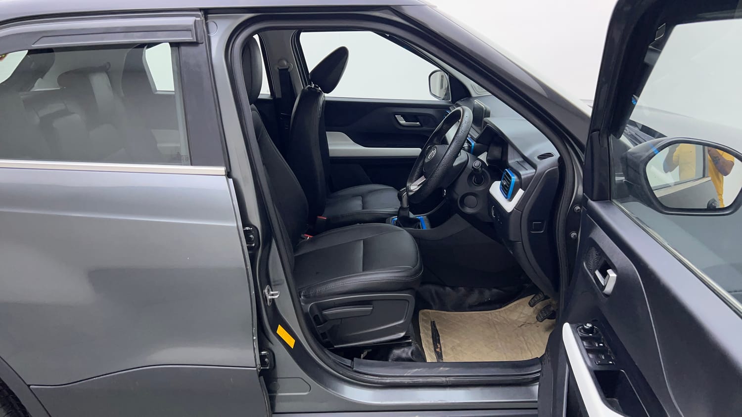 Used 2022 Tata Punch Creative Dual Tone Petrol Manual interior RIGHT SIDE FRONT DOOR CABIN VIEW