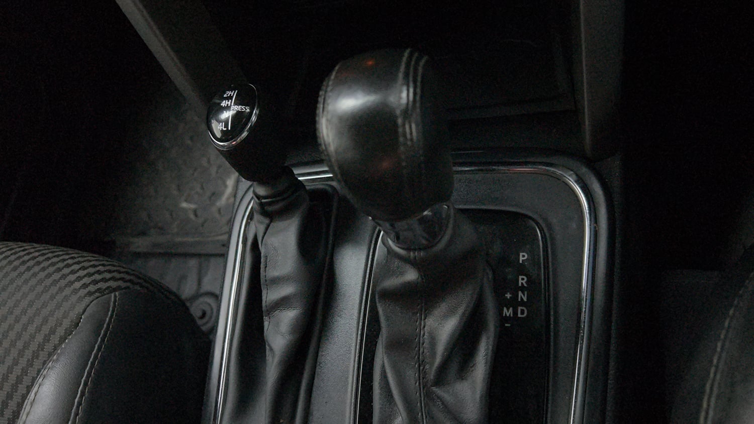 Used 2022 mahindra Thar LX Hard Top Petrol AT 4WD Petrol Automatic interior GEAR  KNOB VIEW