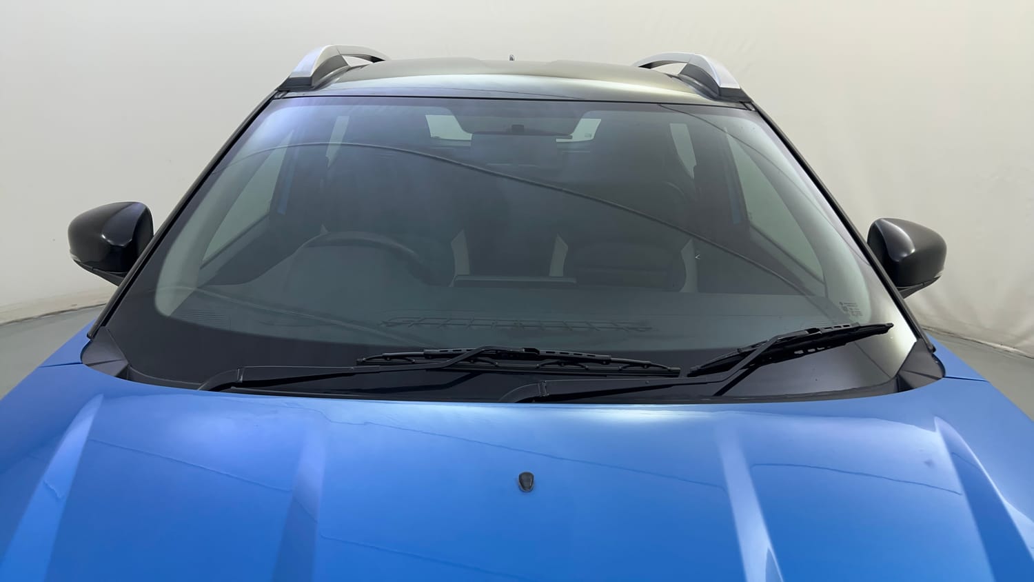 Used 2022 Renault Kiger RXT (O) Turbo CVT Dual Tone Petrol Automatic exterior FRONT WINDSHIELD VIEW