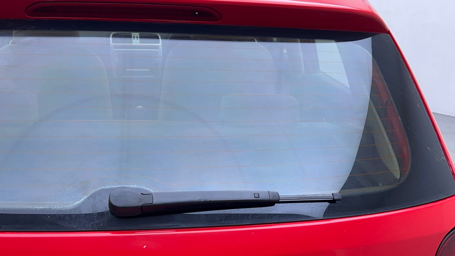 Used 2016 Volkswagen Polo Highline1.2L (P) Petrol Manual top_features Rear wiper