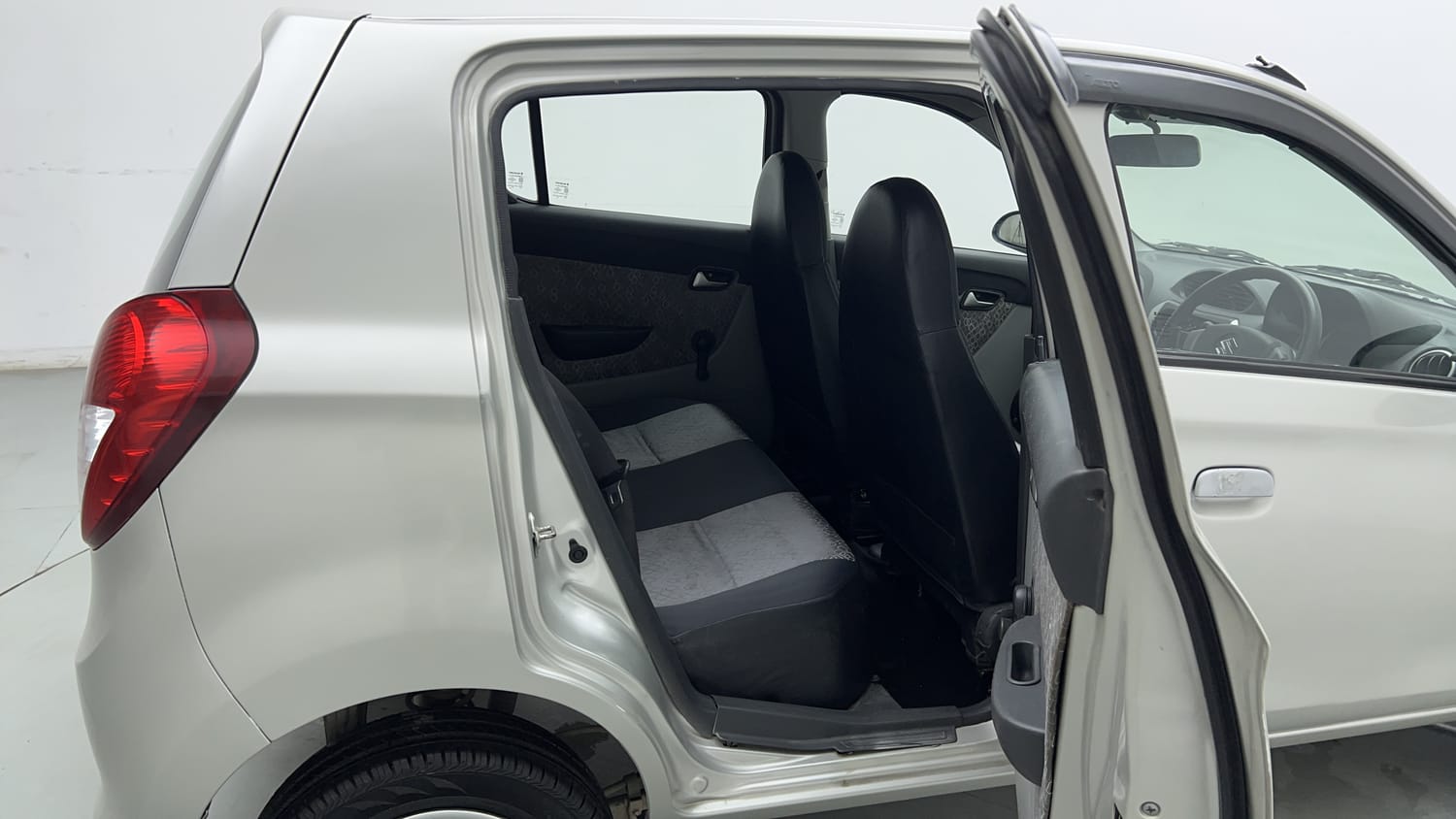 Used 2019 Maruti Suzuki Alto 800 LXi Petrol Manual interior RIGHT SIDE REAR DOOR CABIN VIEW