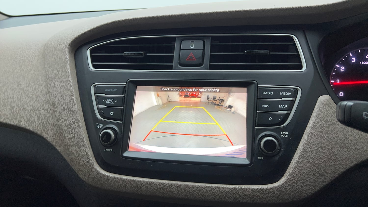 Used 2019 Hyundai Elite i20 Asta 1.2 Petrol Manual top_features Rear camera