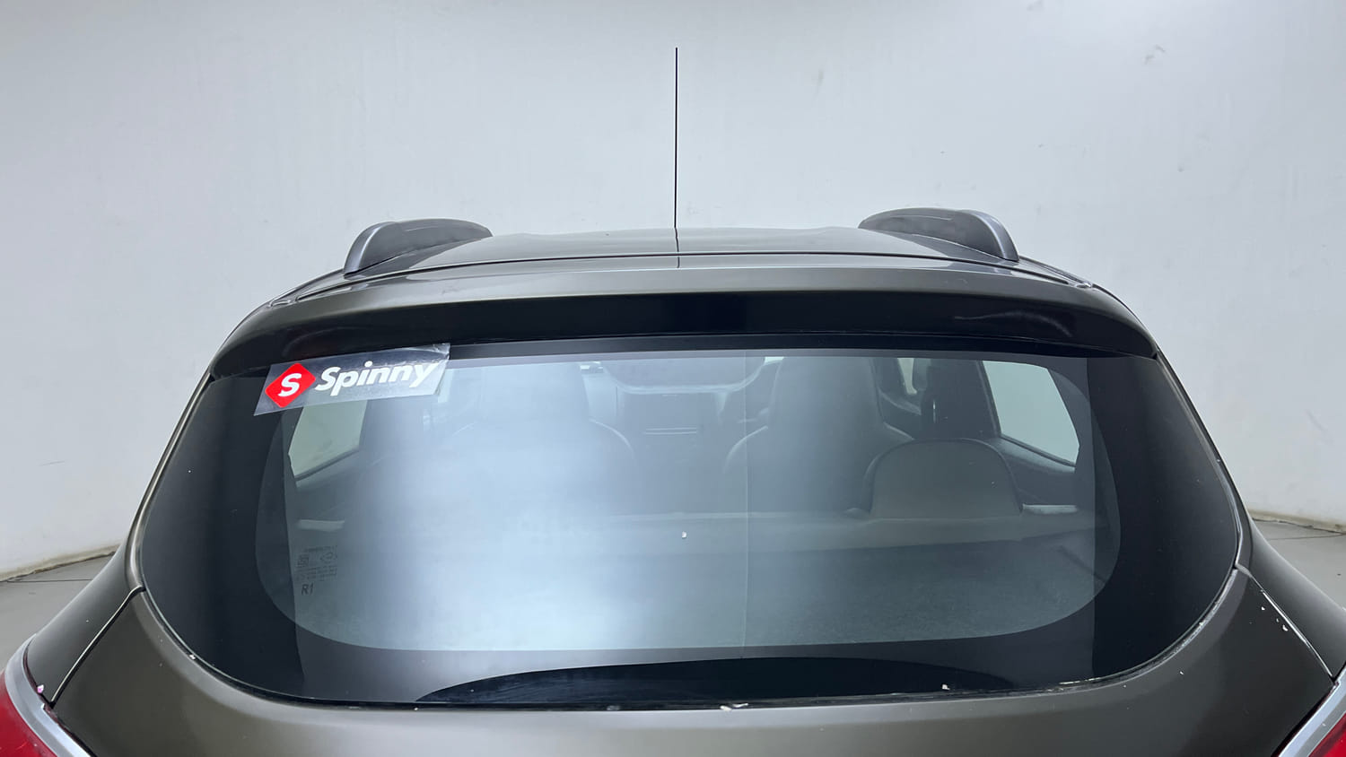 Used 2016 Renault Kwid RXT Petrol Manual exterior BACK WINDSHIELD VIEW