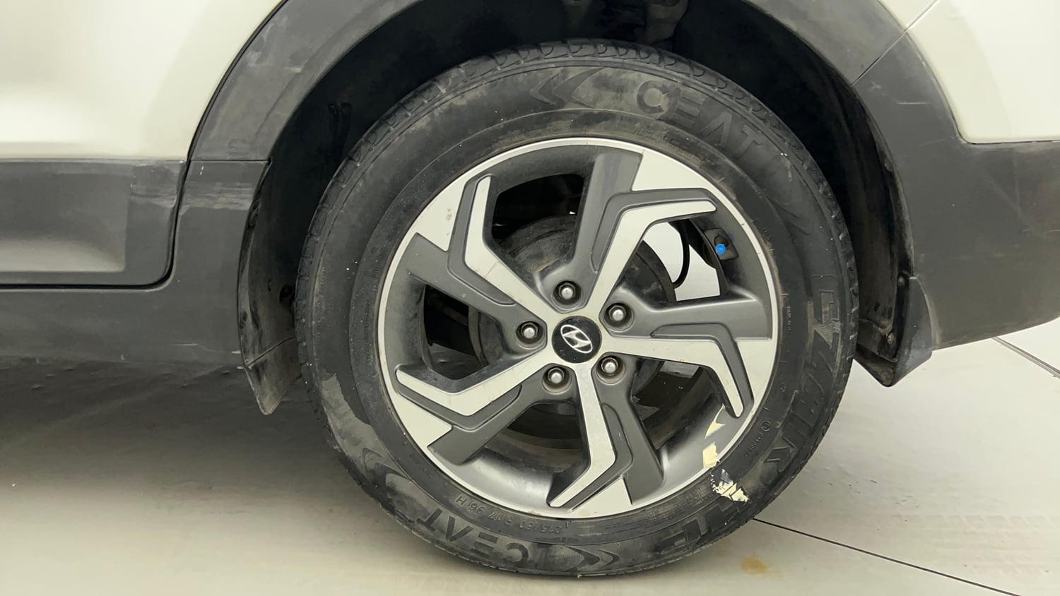 Used 2019 Hyundai Creta SX 1.6 AT CRDi Diesel Automatic tyres LEFT REAR TYRE RIM VIEW