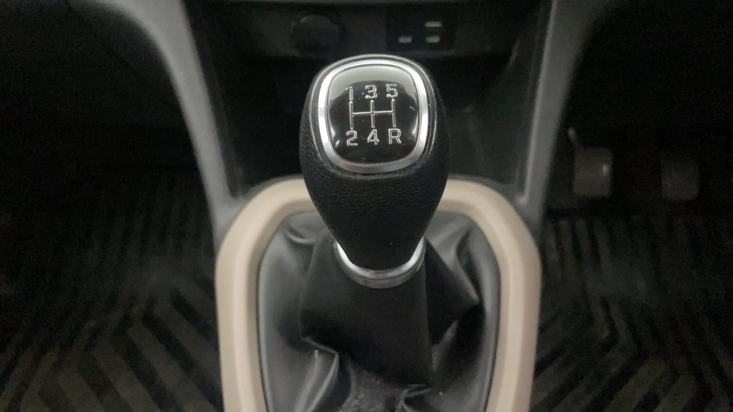 Used 2018 Hyundai Grand i10 Sportz 1.2 Kappa VTVT Petrol Manual interior GEAR  KNOB VIEW