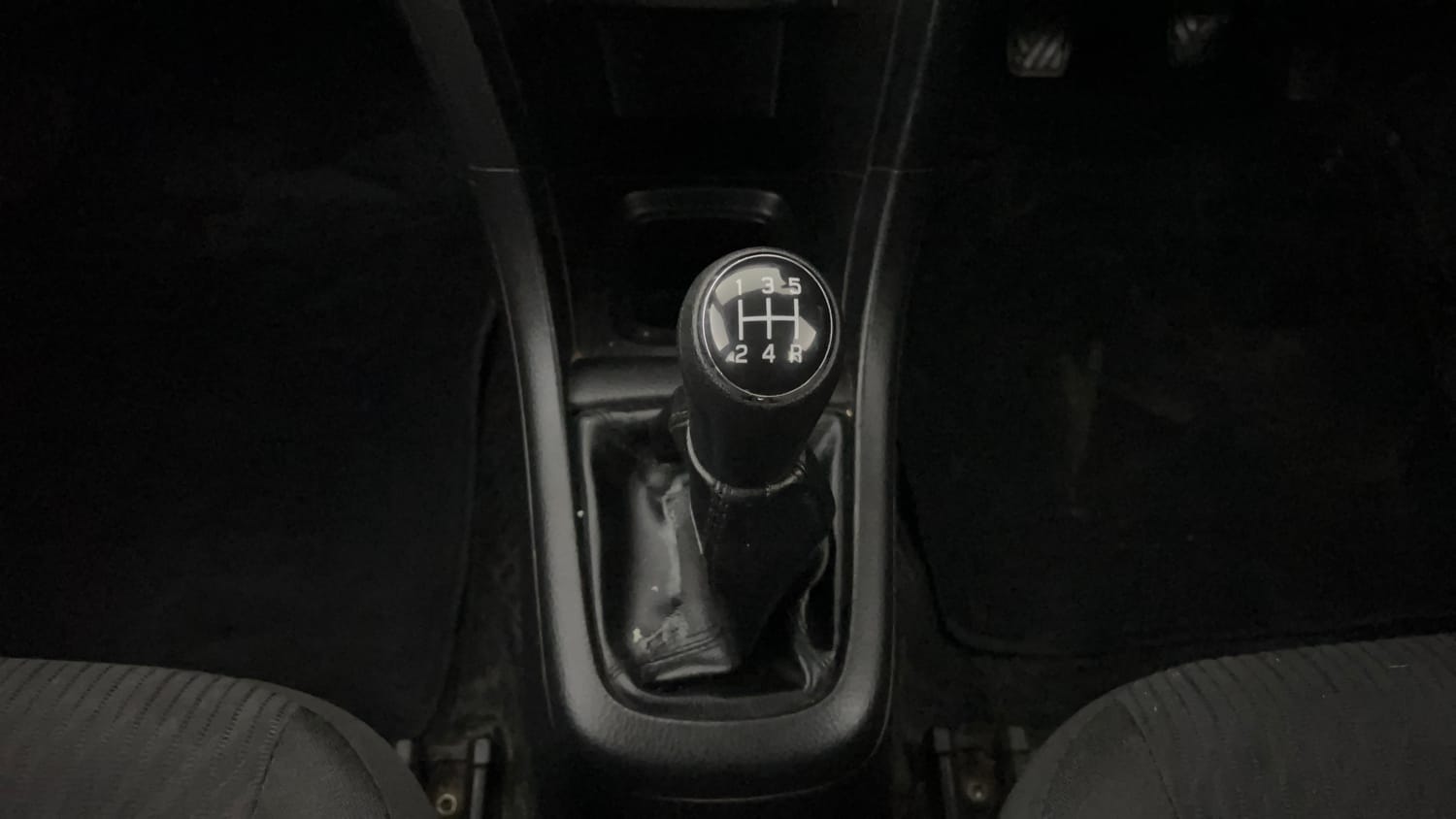 Used 2015 Maruti Suzuki Swift VXi Petrol Manual interior GEAR  KNOB VIEW