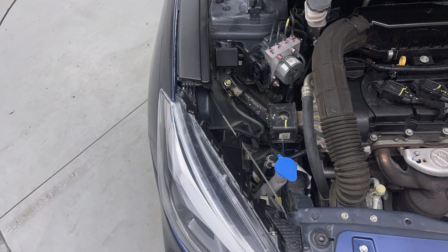 Used 2024 Maruti Suzuki Ciaz Zeta 1.5 AT Petrol Automatic engine ENGINE RIGHT SIDE VIEW