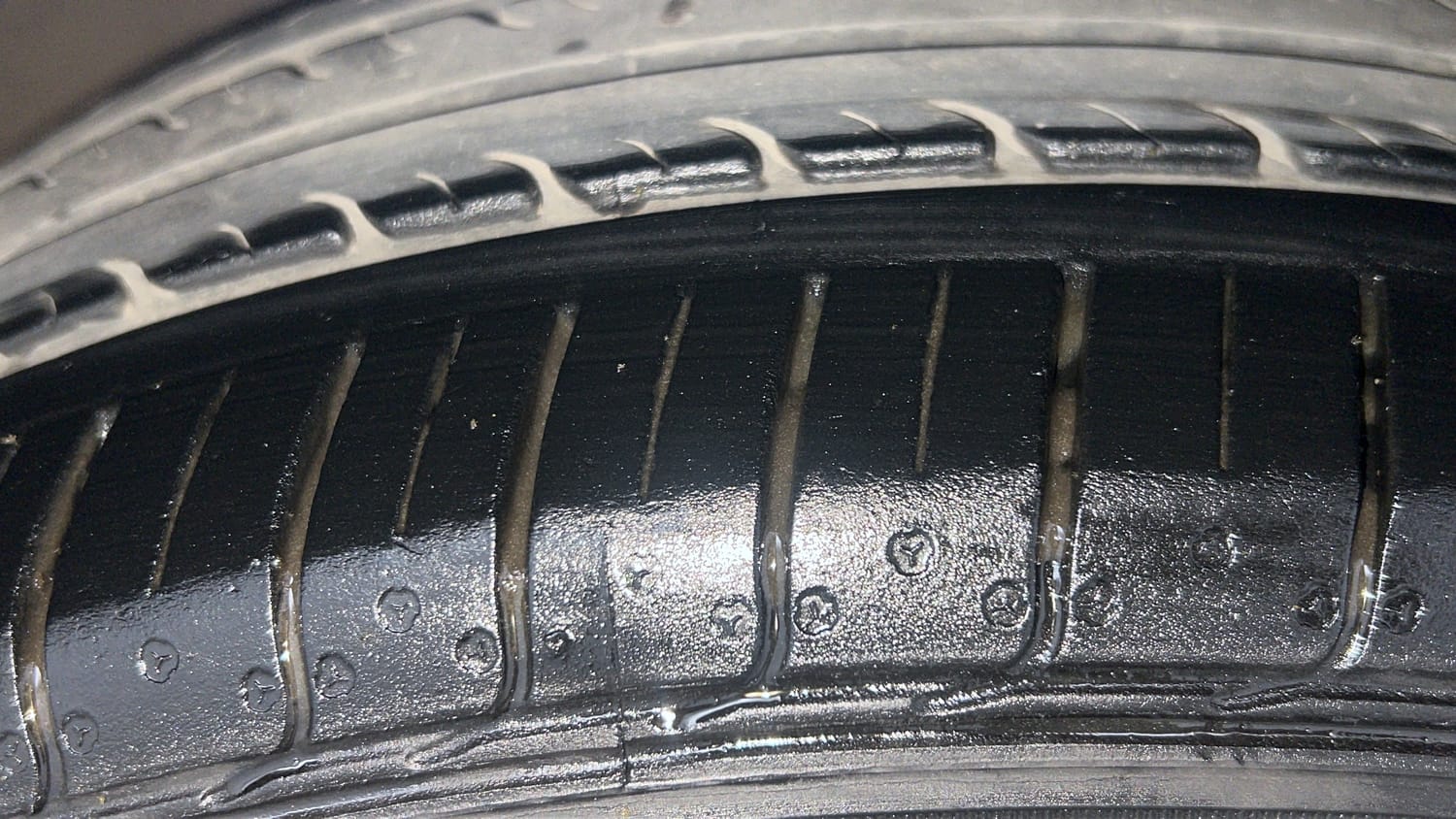 Used 2024 Maruti Suzuki Ciaz Zeta 1.5 AT Petrol Automatic tyres RIGHT FRONT TYRE TREAD VIEW