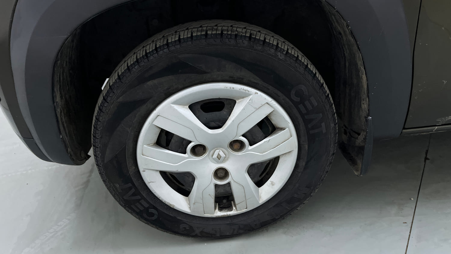 Used 2016 Renault Kwid RXT Petrol Manual tyres LEFT FRONT TYRE RIM VIEW