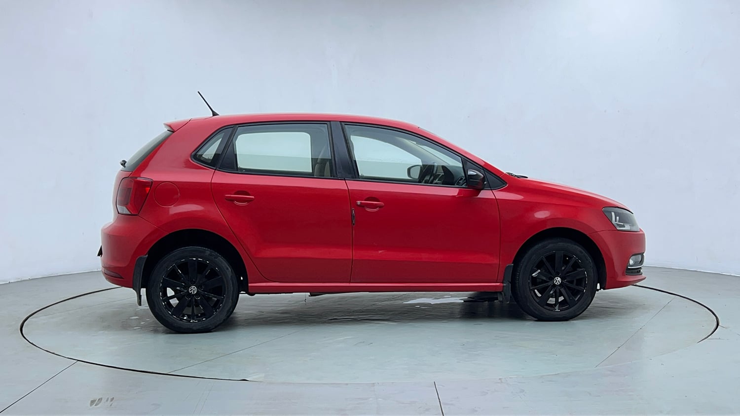 Used 2016 Volkswagen Polo Highline1.2L (P) Petrol Manual exterior RIGHT SIDE VIEW