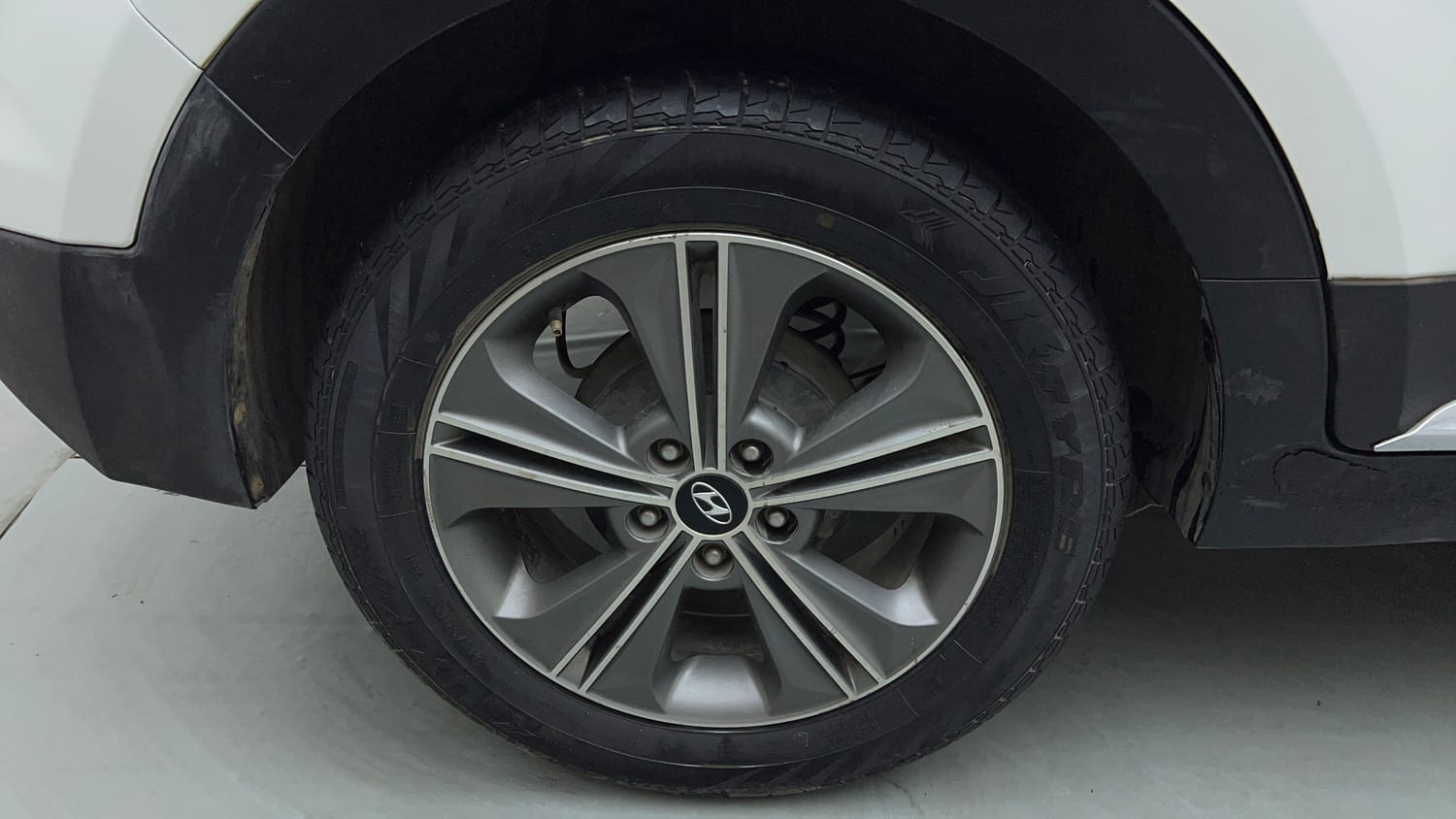 Used 2017 Hyundai Creta 1.6 SX Plus AT Petrol Petrol Automatic tyres RIGHT REAR TYRE RIM VIEW