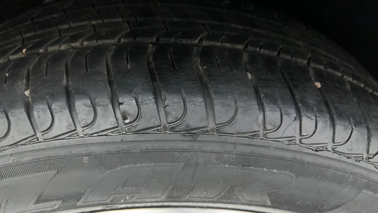 Used 2019 Hyundai Creta SX 1.6 AT CRDi Diesel Automatic tyres RIGHT REAR TYRE TREAD VIEW