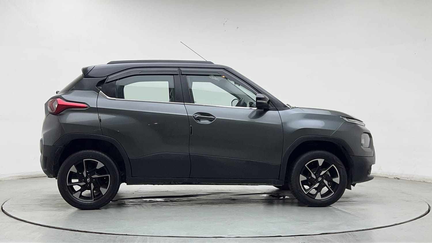 Used 2022 Tata Punch Creative Dual Tone Petrol Manual exterior RIGHT SIDE VIEW