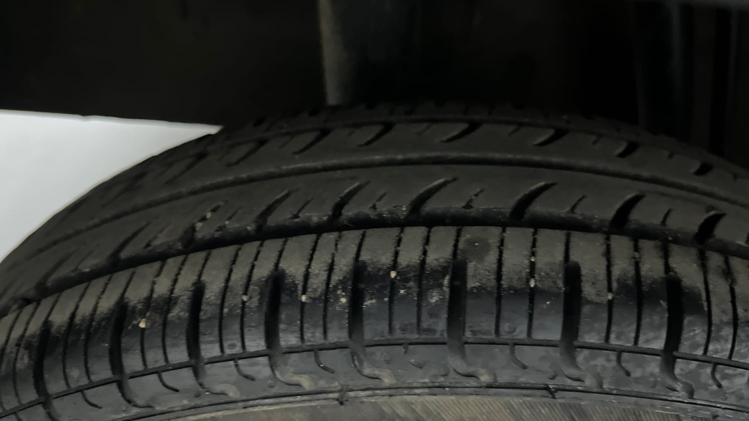 Used 2016 Renault Kwid RXT Petrol Manual tyres RIGHT REAR TYRE TREAD VIEW