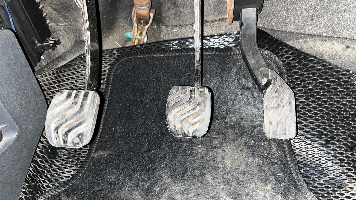 Used 2016 Renault Kwid RXT Petrol Manual interior PEDALS VIEW
