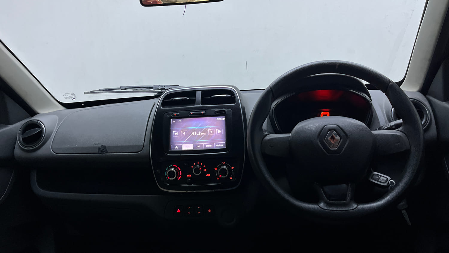 Used 2016 Renault Kwid RXT Petrol Manual interior DASHBOARD VIEW