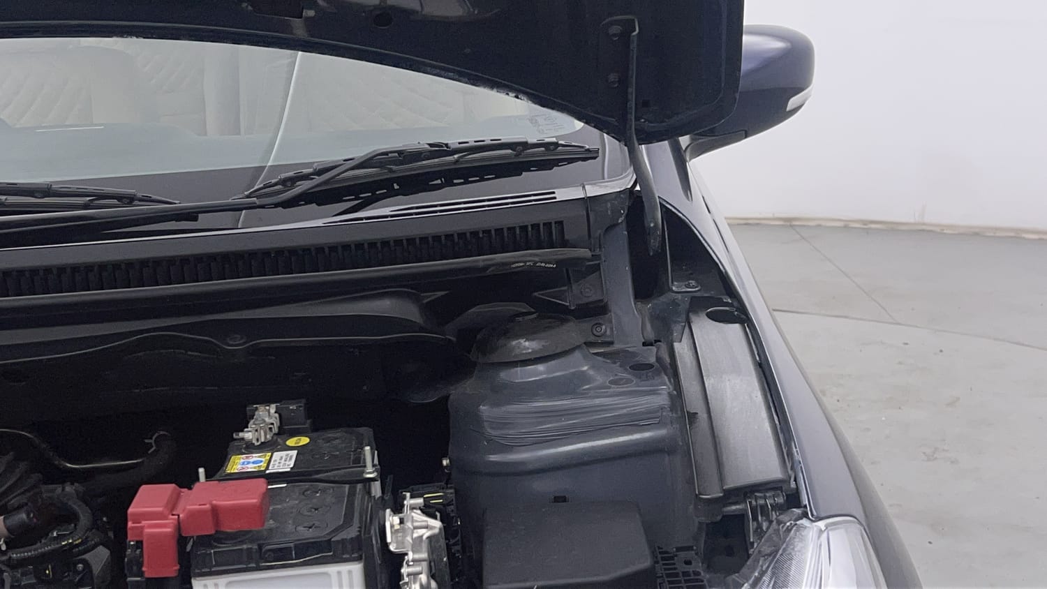 Used 2024 Maruti Suzuki Ciaz Zeta 1.5 AT Petrol Automatic engine ENGINE LEFT SIDE HINGE & APRON VIEW