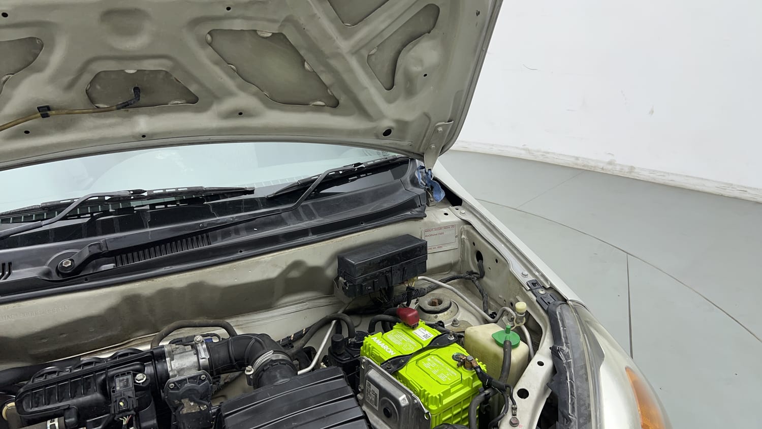 Used 2019 Maruti Suzuki Alto 800 LXi Petrol Manual engine ENGINE LEFT SIDE HINGE & APRON VIEW