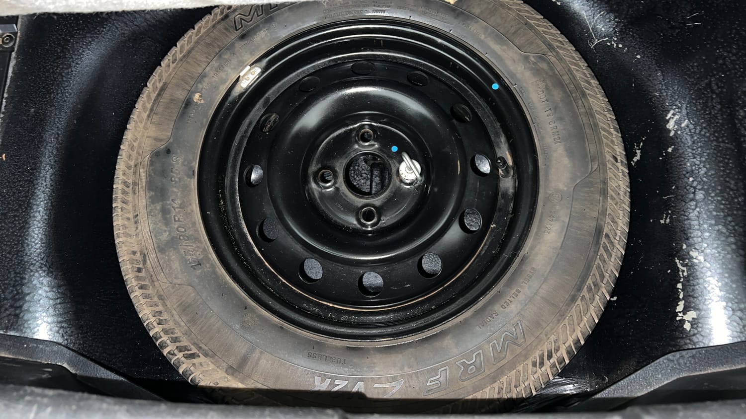 Used 2015 Maruti Suzuki Swift VXi Petrol Manual tyres SPARE TYRE VIEW